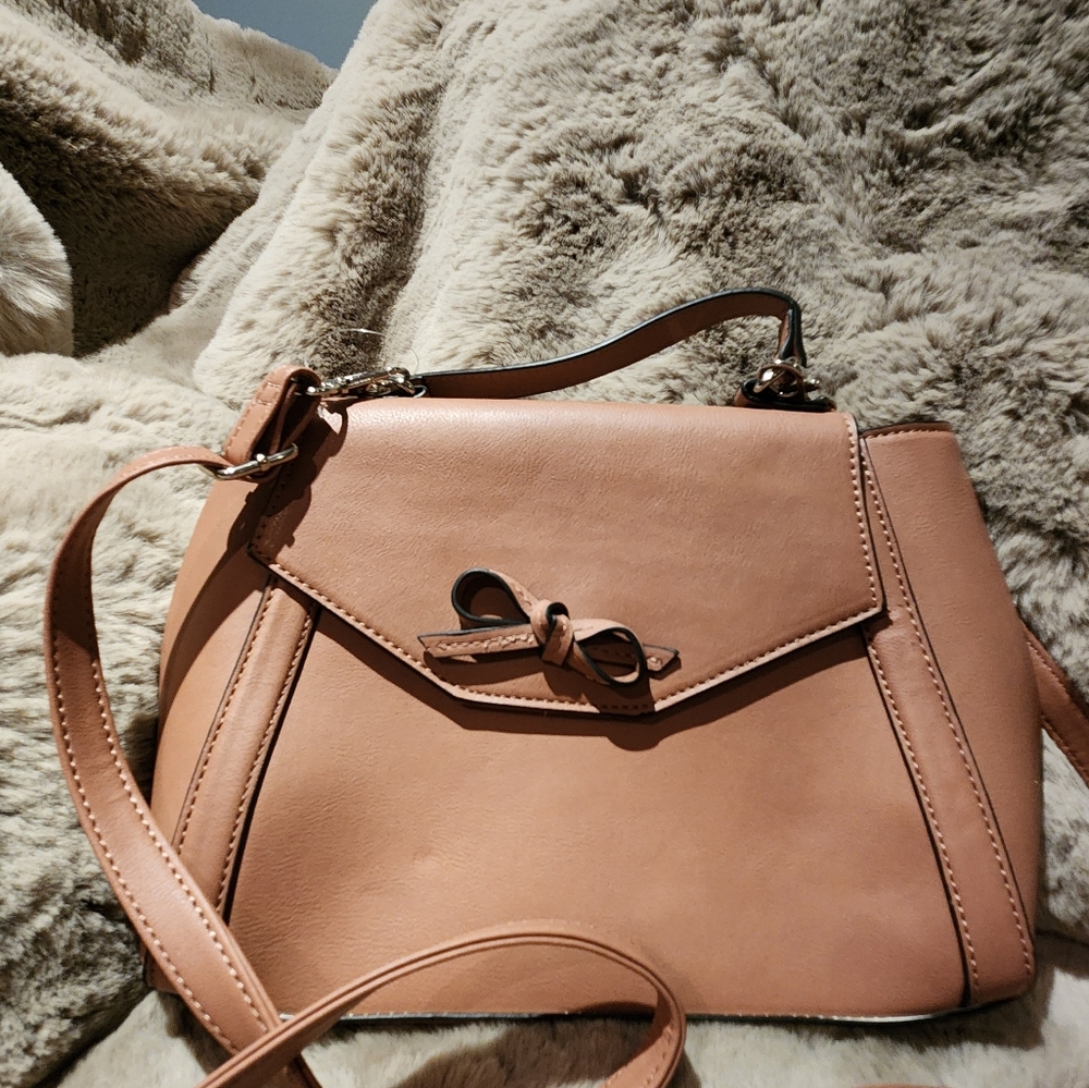 Pink purse with bow